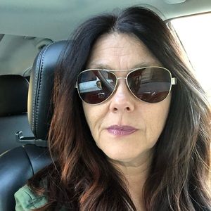 Meet your Posher, Suzanne